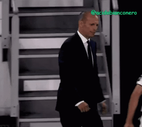 allegri-max-allegri.gif.e490c6ec9e45fe90830338190f26de66.gif